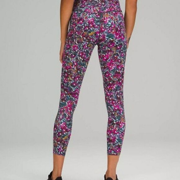 NWT lululemon Base Pace HR Tight 25" - Picture 2 of 3